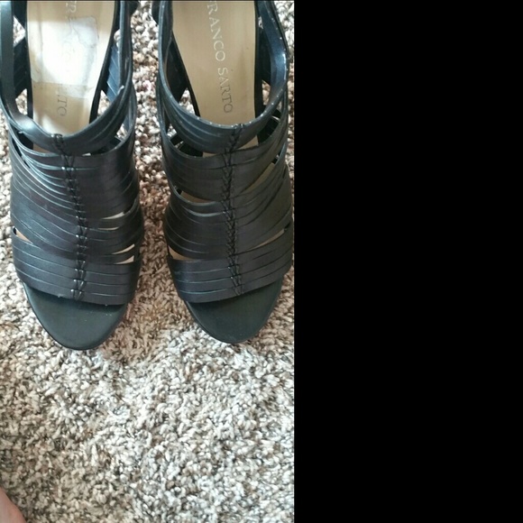 Black pumps