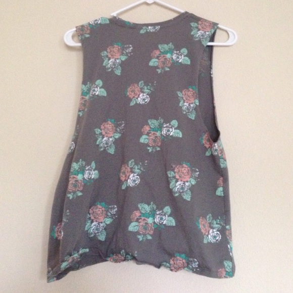 Cross Top - Picture 3 of 3