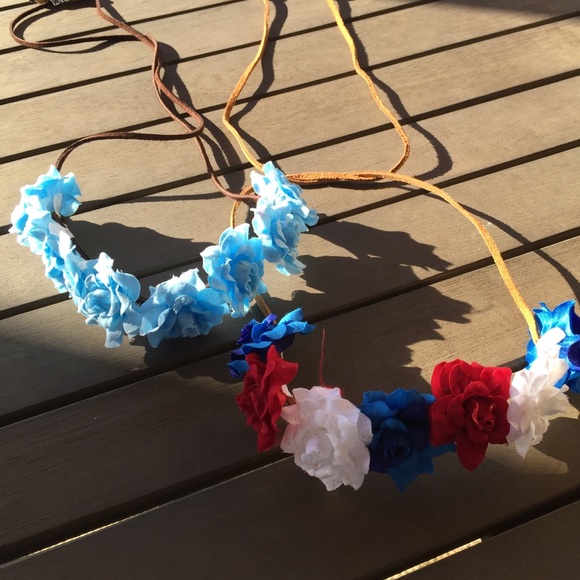 2 Flower headbands 💙 - Picture 3 of 4