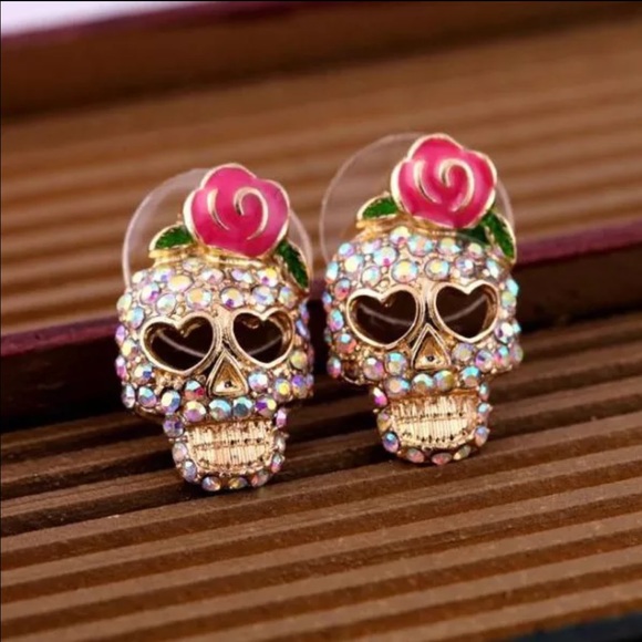 Jewelry - ❤️️Rhinestone Skull Earrings❤️
