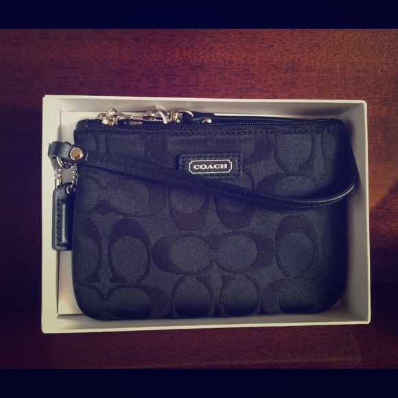 COACH signature wristlet black