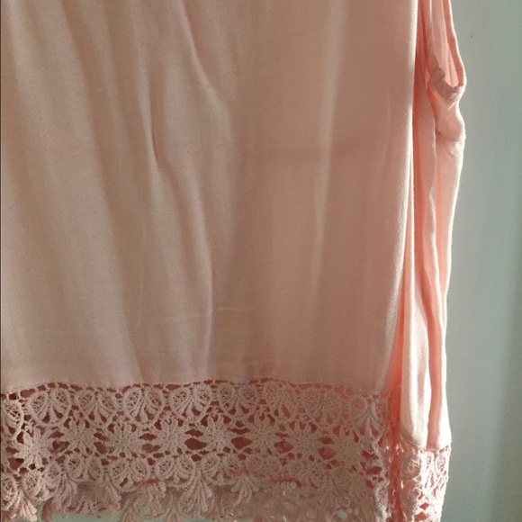 Light pink top with crochet detailing - Picture 3 of 3