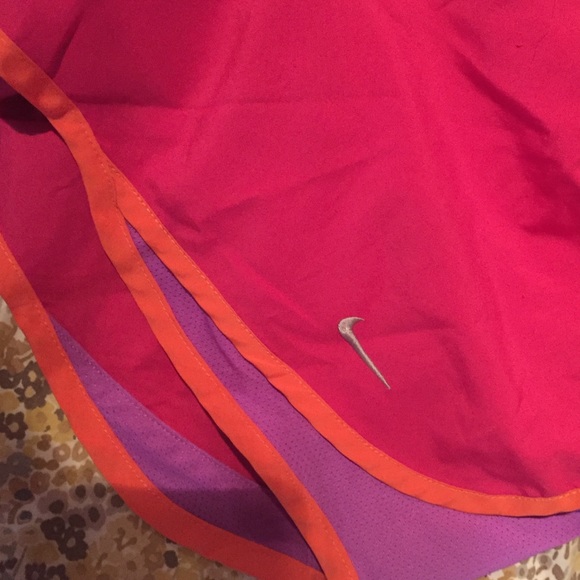 ONLY Dark pink nike shorts - Picture 2 of 4