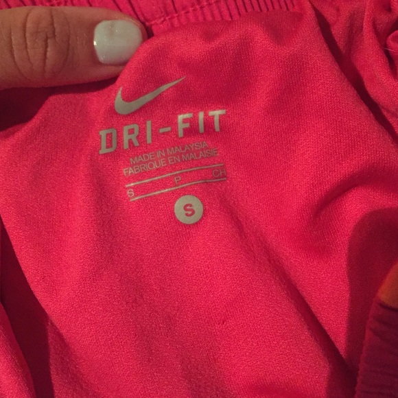 ONLY Dark pink nike shorts - Picture 3 of 4