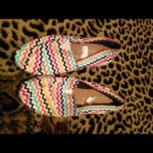 Toms multi colored zig zag print toms sz 6