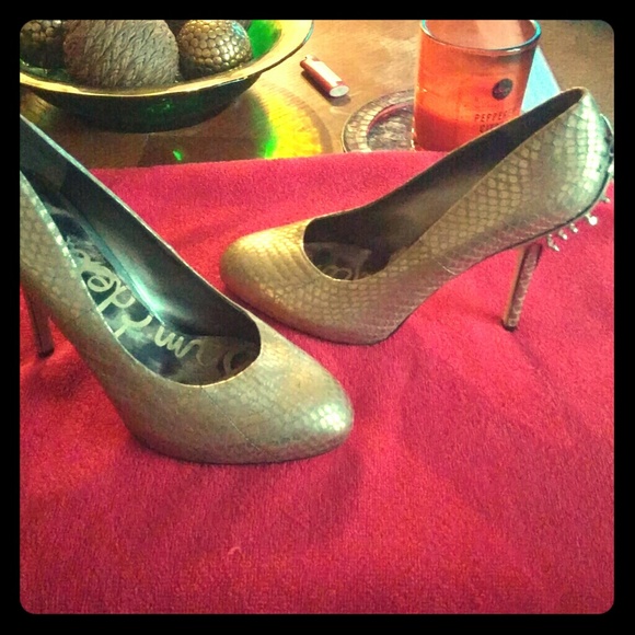 Dresses heels