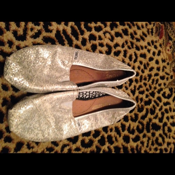 Toms silver glitter size 7