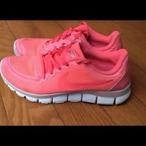 Nike Free 5.0‼️ color- "Hot Punch"