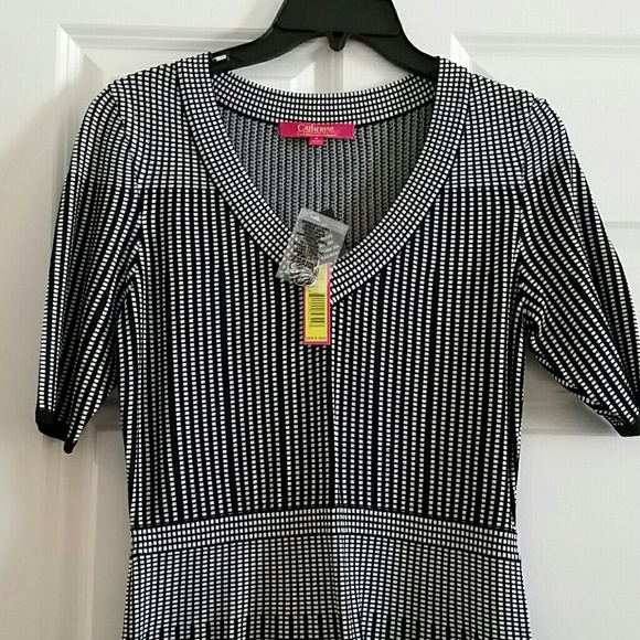 Black and White 3/4 Sleeve Knit Dress - Picture 2 of 3