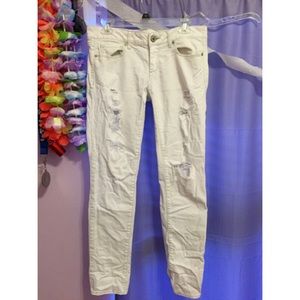 White ripped American Eagle Stretch Jeans