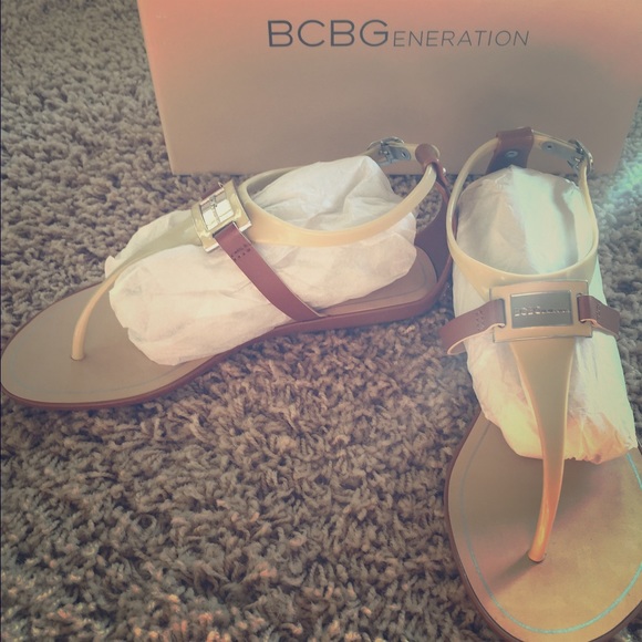 Host pick 6/16 π₯π₯BCBG jelly sandals size 6! NWT - Picture 2 of 4