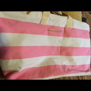 Overnite tote great condition, no holes or tears