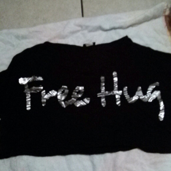 Free hug crop top - Picture 1 of 1