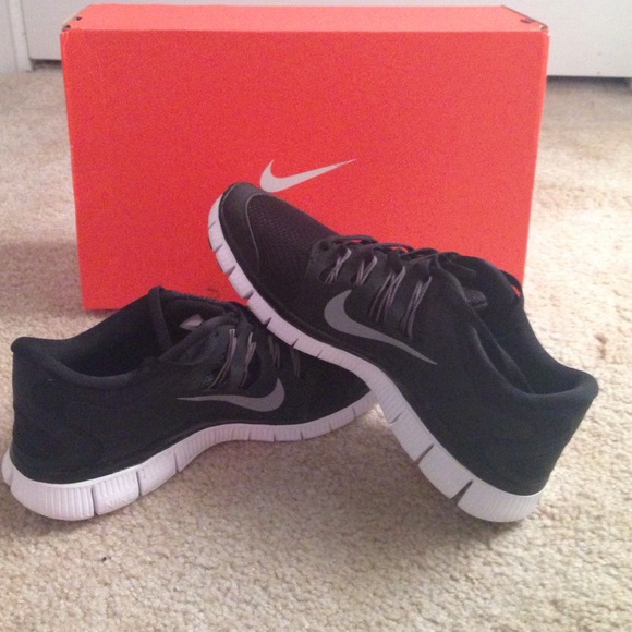 Women's Nike free runs 5.0+