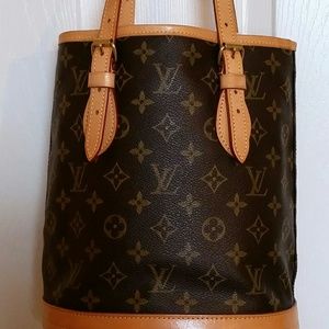 SOLDMINT condition 100% AUTHENTIC LV Petite Bucket