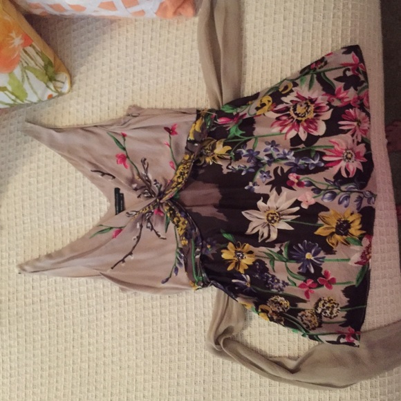 Last chance! BCBG MaxAzria Top Size Small - Picture 3 of 3