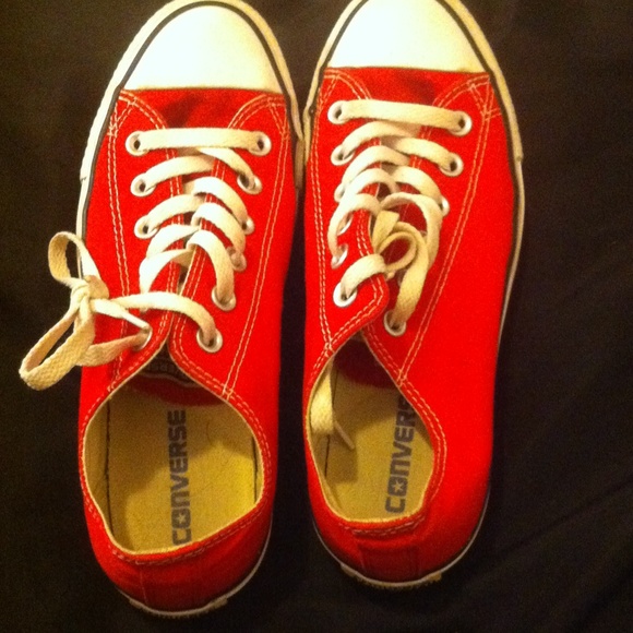 RED CONVERSE !!