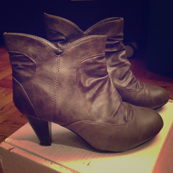 Madden Girl grey booties