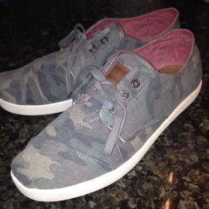 Camo Canvas (Laced) | TOMS