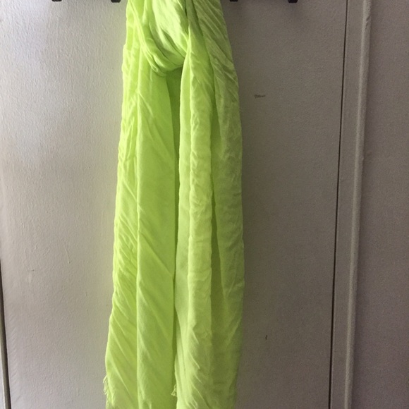 Long soft Neon green Zara scarf - Picture 1 of 2