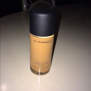 MAC Studio Fix Fluid in NC45