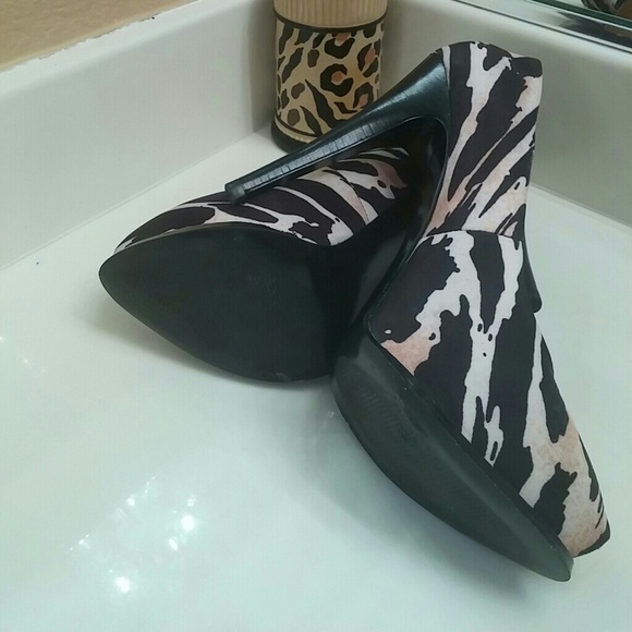 mature homemade galleries tiger striped shoes