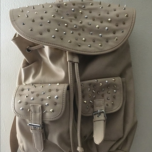 Beige backpack with gold and silver spikes - Picture 1 of 3