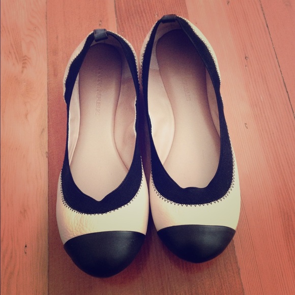Banana republic two tone flats sz 37