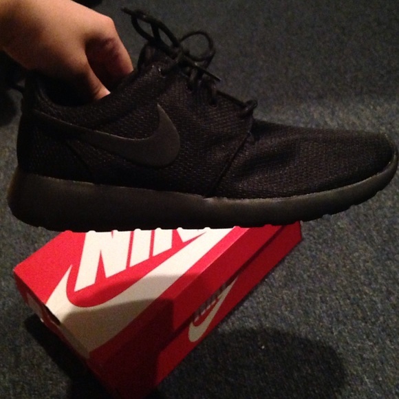 Black Nike Rosherun