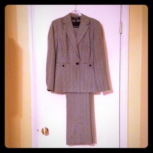 Levine Classic size 4 Suit