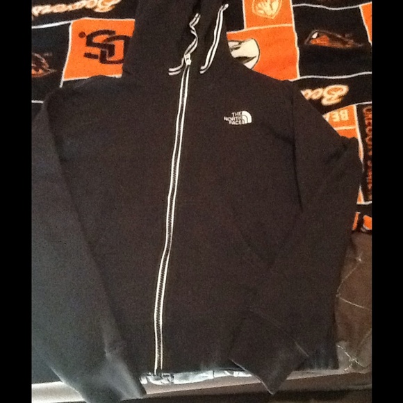 North face - Picture 2 of 4
