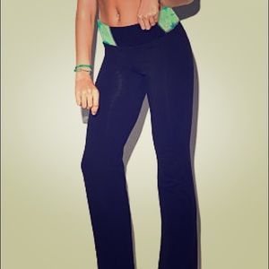 BRAND NEW PINK BY VICTORIA SECRET YOGA PANTS!
