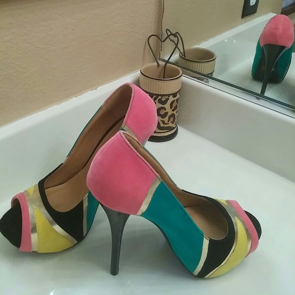 Given Away! Hot summer peep toes 7 1\2 - Picture 3 of 4