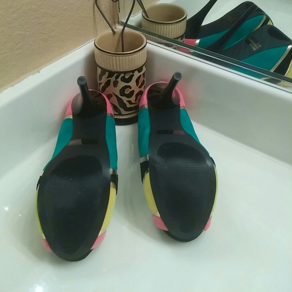 Given Away! Hot summer peep toes 7 1\2 - Picture 4 of 4