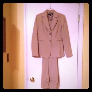 Levine Classics size 4 camel color 2 Pc suit.