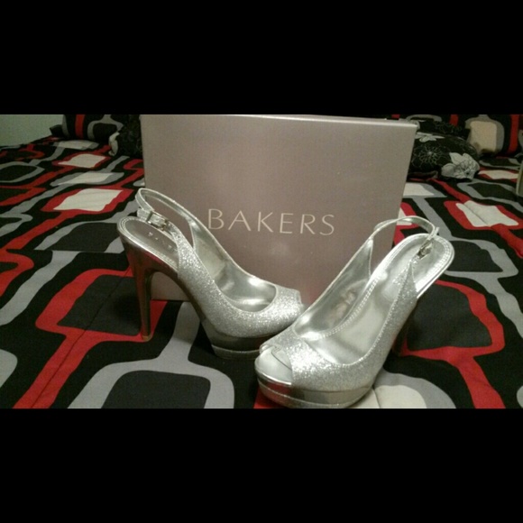 Silver Slingback Pump with Silver Clutch