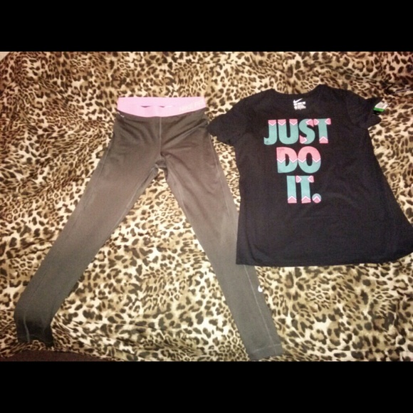 Nike bundle both for 30bottoms large.shirt XL