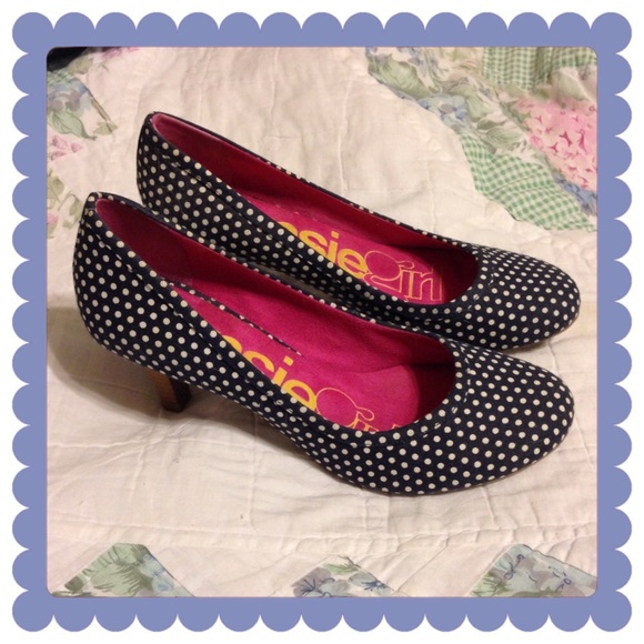 Navy polka dot heels!