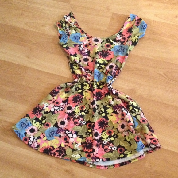 Adorable drop waist floral dress