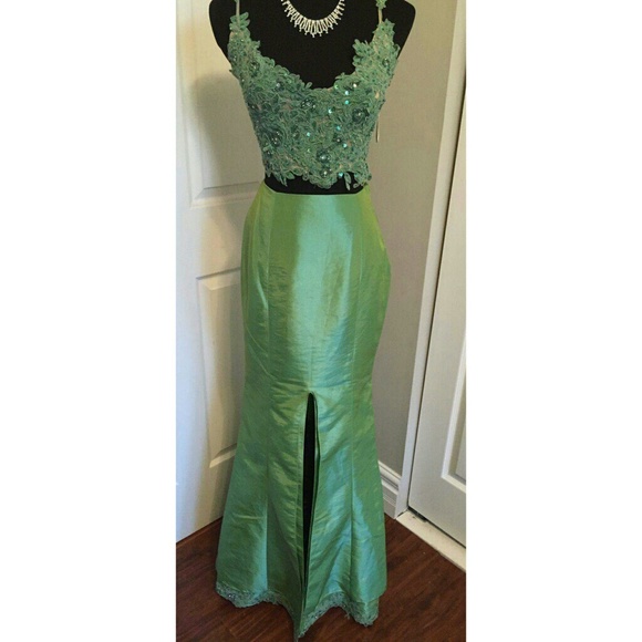 NEW Jovani Sz 2 Two-piece Prom