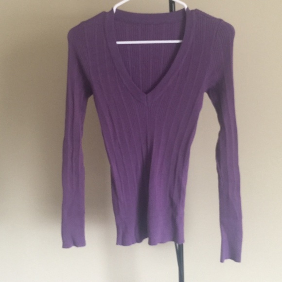 Lavender V-Neck sweater Size M