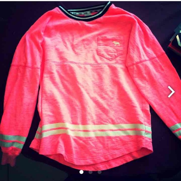 SOLD 🚫Victoria's Secret pink sweater small