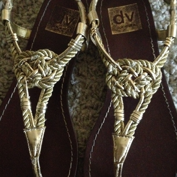 SOLD⚡️Like New Gold Dolce Vita Sandals - Picture 4 of 4