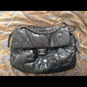 Pre-loved Chanel Maxi Black Twist