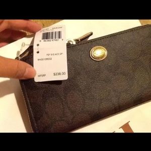 Coach peyton wallet