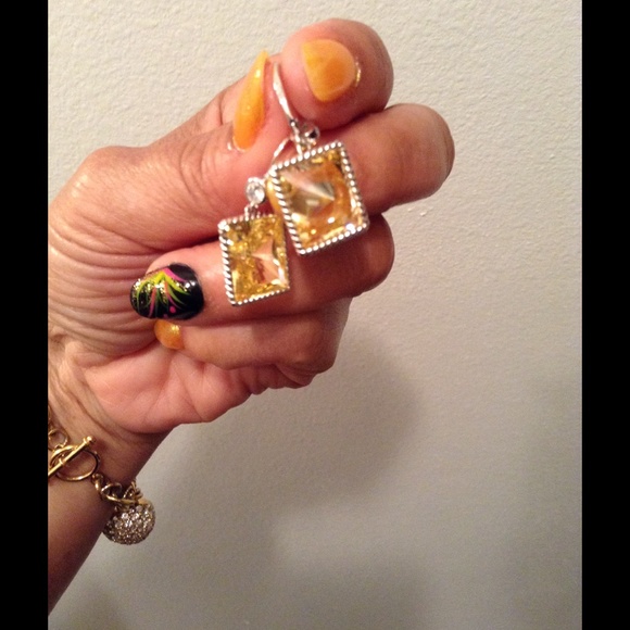 Earrings - Picture 2 of 4