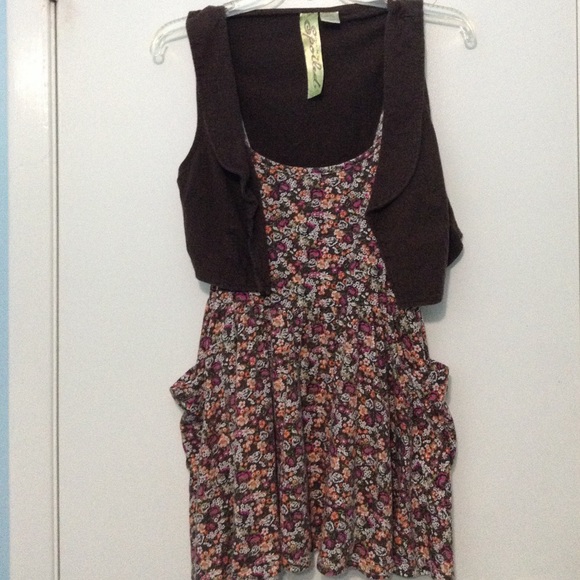 Floral print tunic with pockets and brown vest