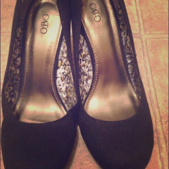 Black wedges