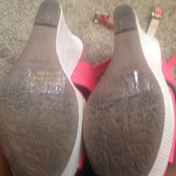 SALE‼️‼️ Coral/ Pink  Wedges 😍😍 - Picture 2 of 4