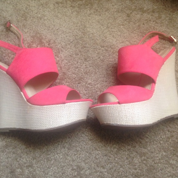 SALE‼️‼️ Coral/ Pink  Wedges 😍😍 - Picture 3 of 4